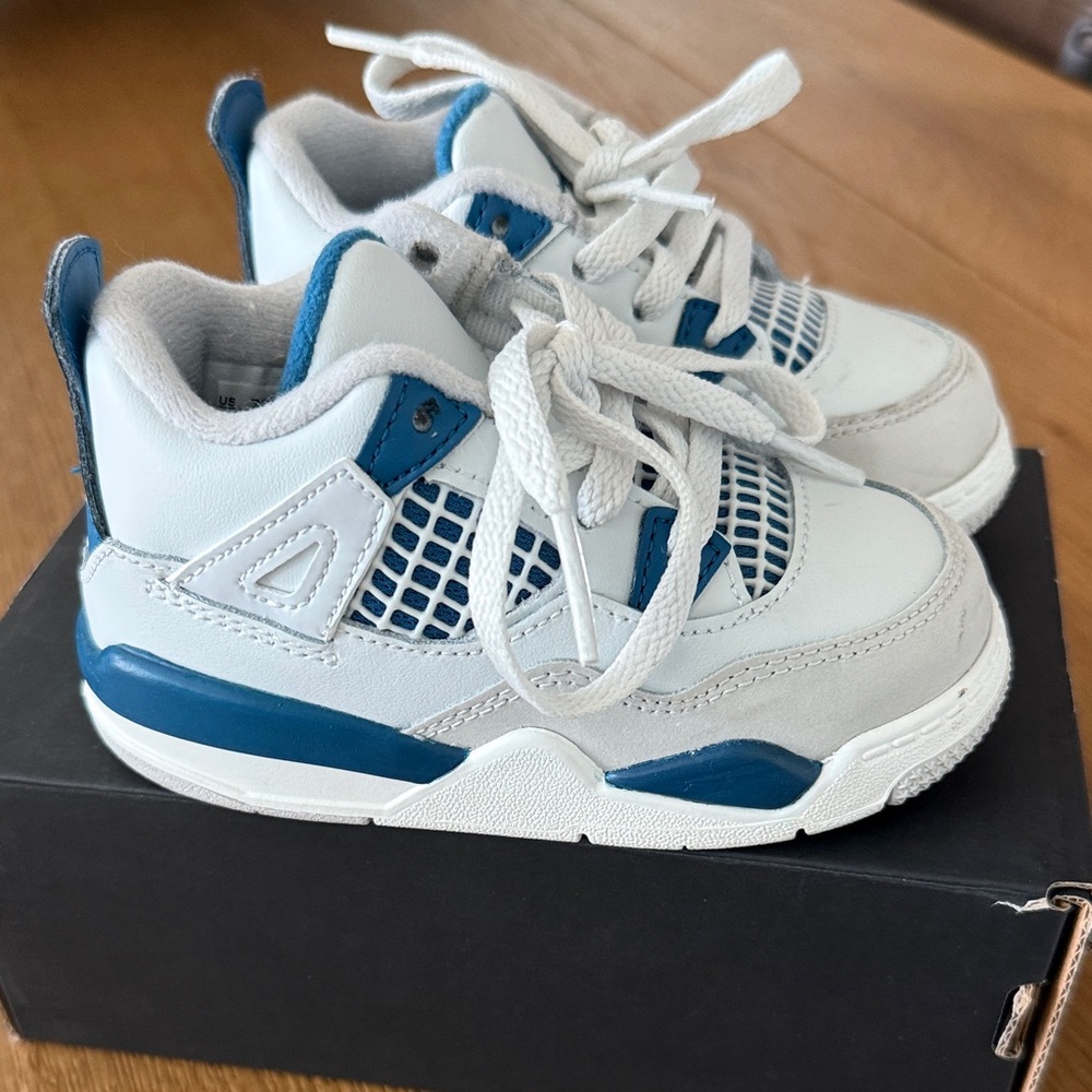 Jordan 4 Retro Kids White and Blue Sneakers